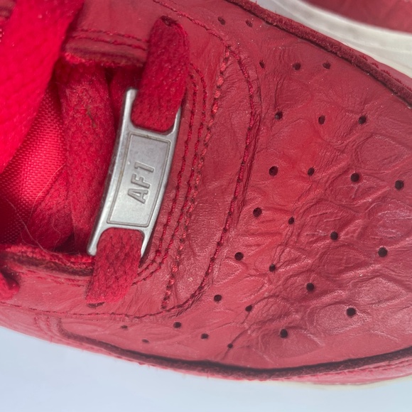 Nike Air Force 1Red Snakeskin print, Size 7Youth/Women 8 - Picture 3 of 4